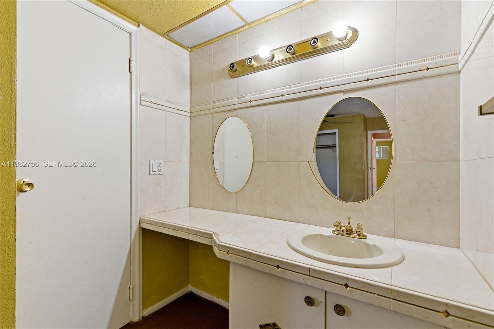 SUNRISE GOLF VILLAGE SEC - Residential