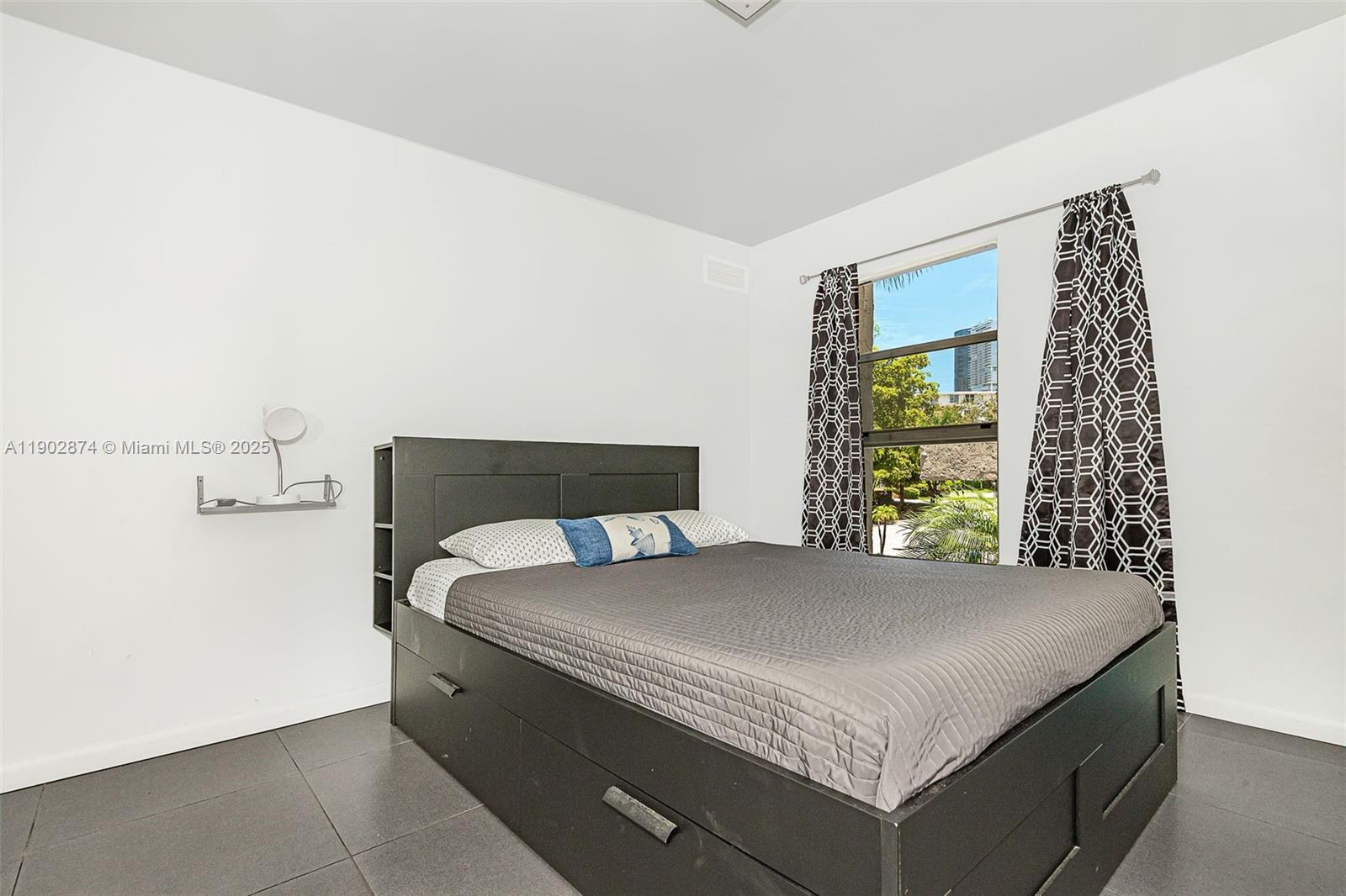 LE CARTIER CONDO - Residential Lease