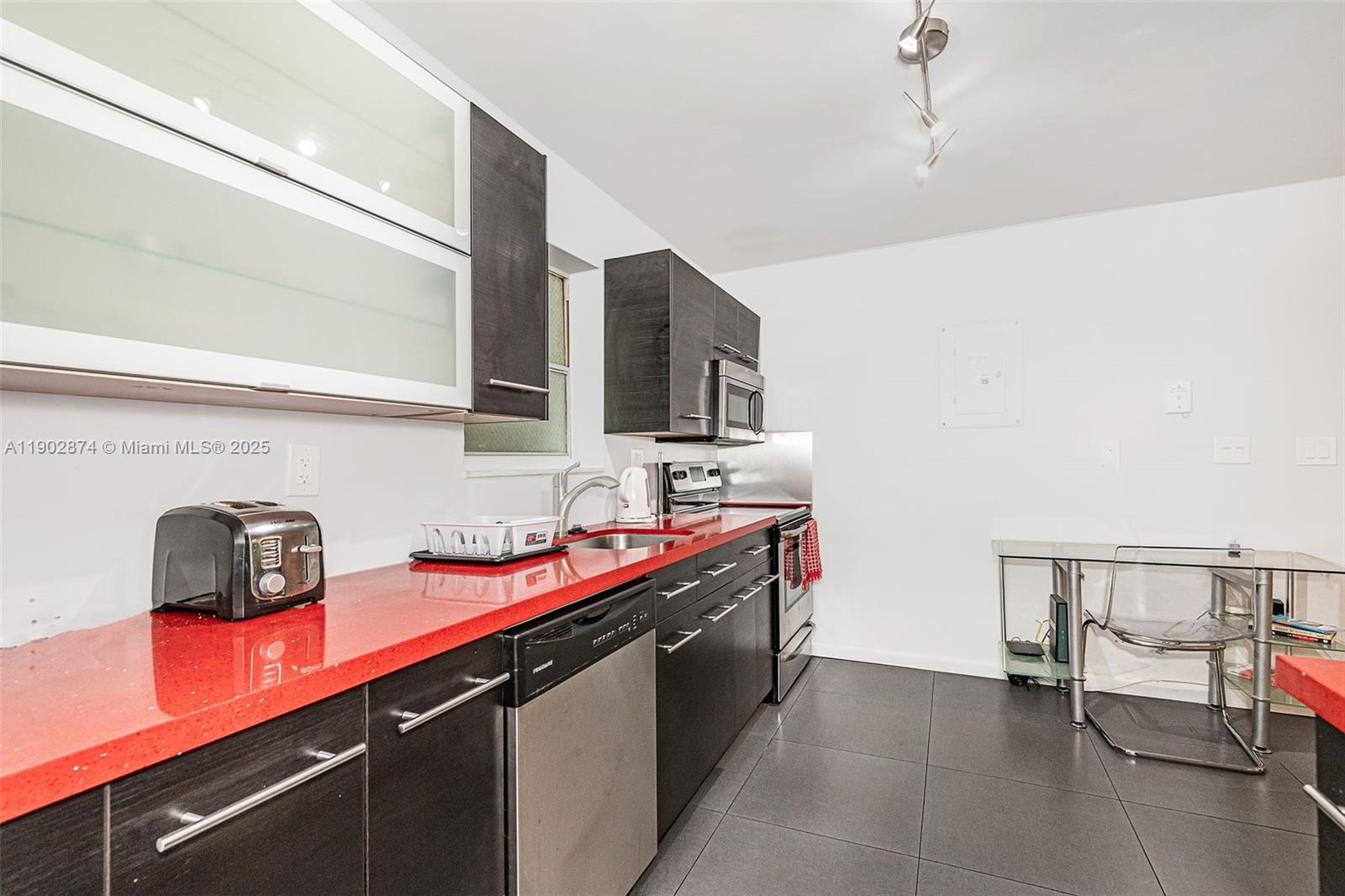 LE CARTIER CONDO - Residential Lease