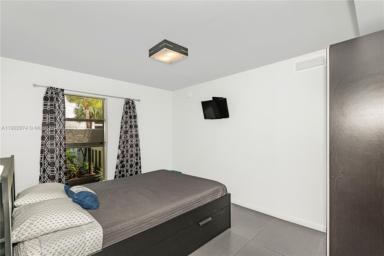 LE CARTIER CONDO - Residential Lease