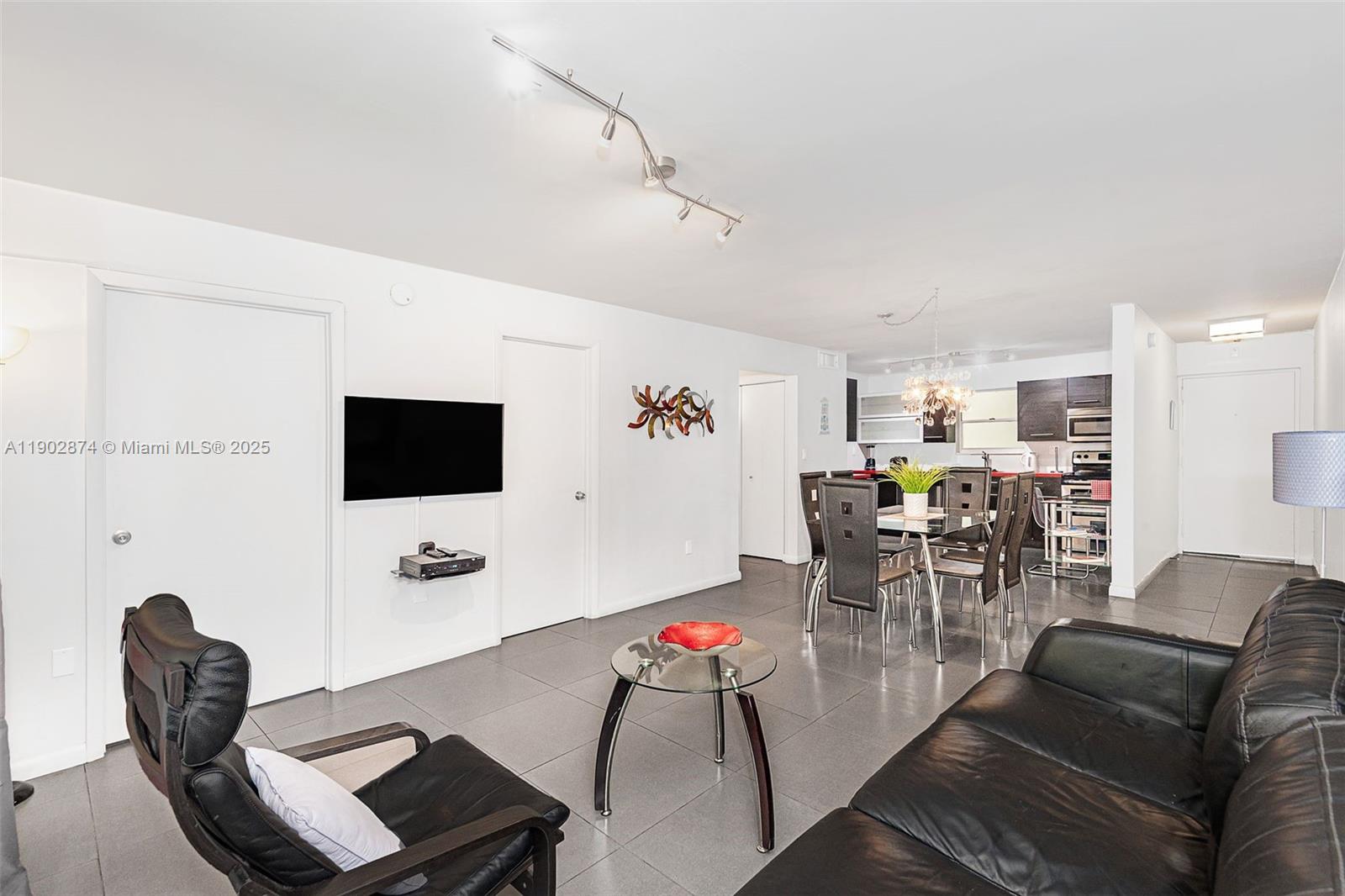 LE CARTIER CONDO - Residential Lease