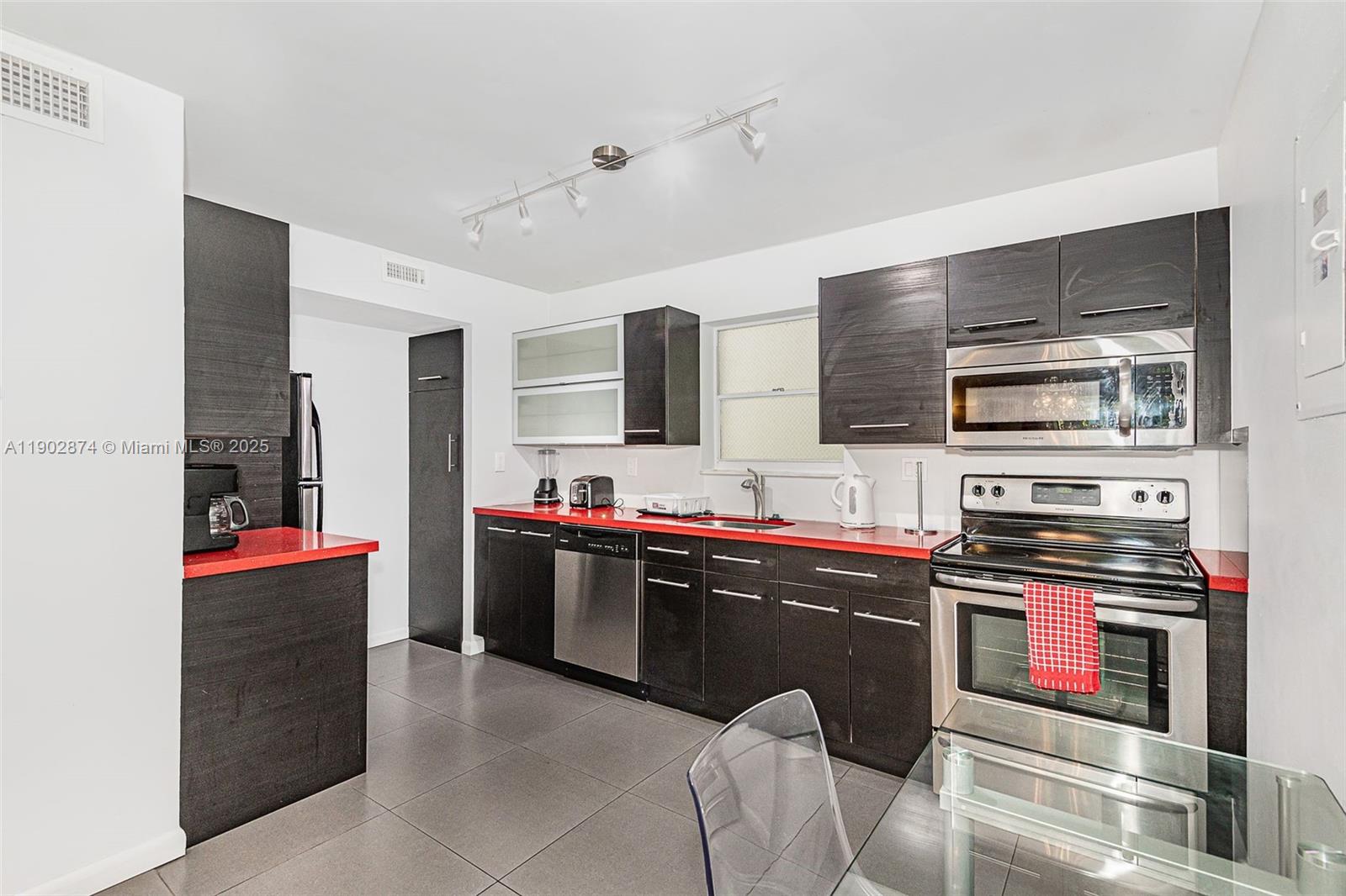 LE CARTIER CONDO - Residential Lease