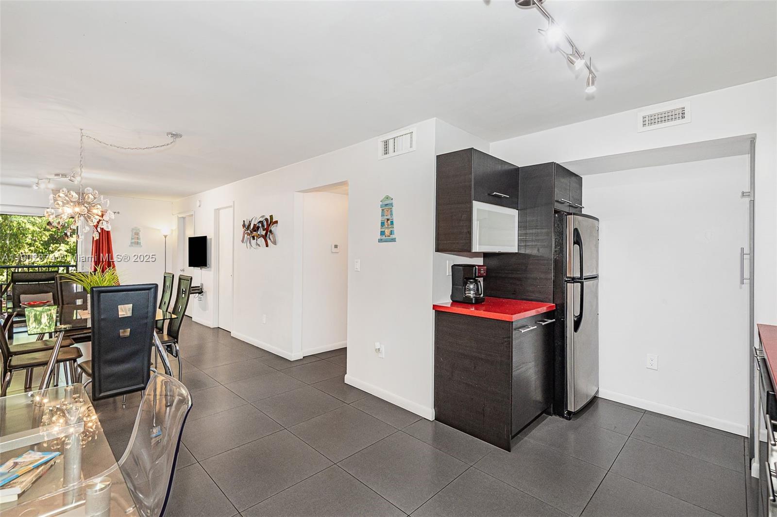 LE CARTIER CONDO - Residential Lease