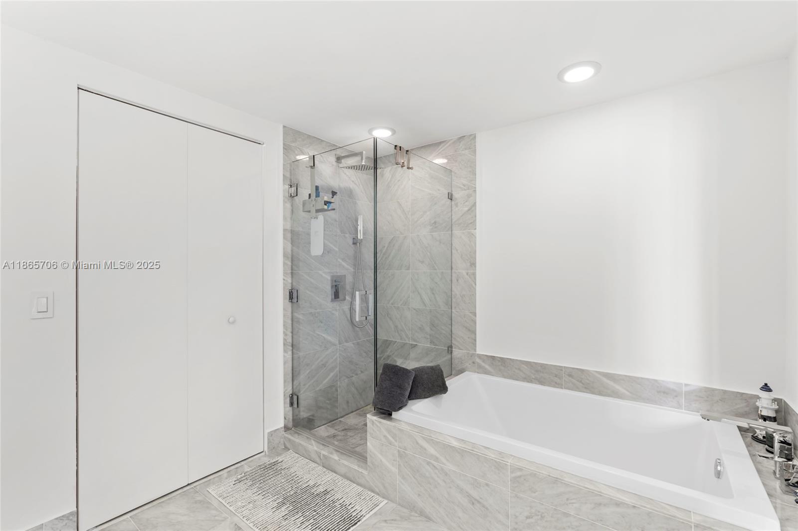 801 SMA RESIDENCES CONDO - Residential