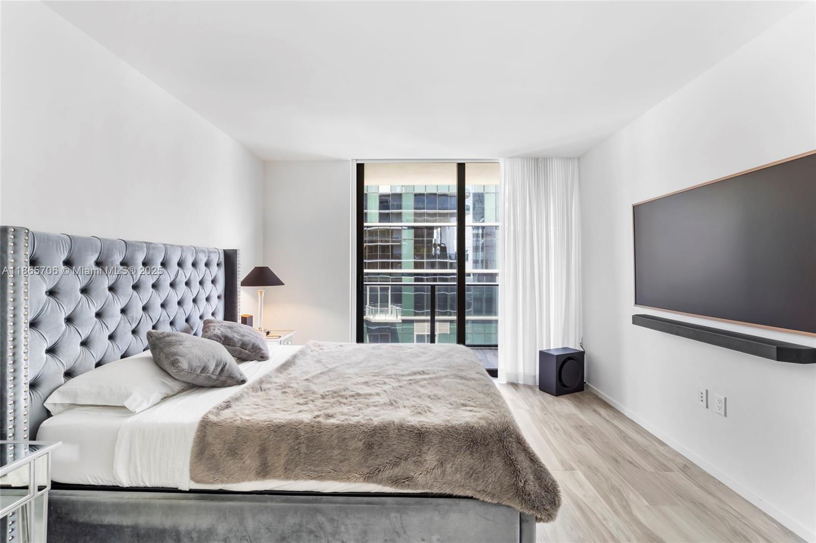 801 SMA RESIDENCES CONDO - Residential