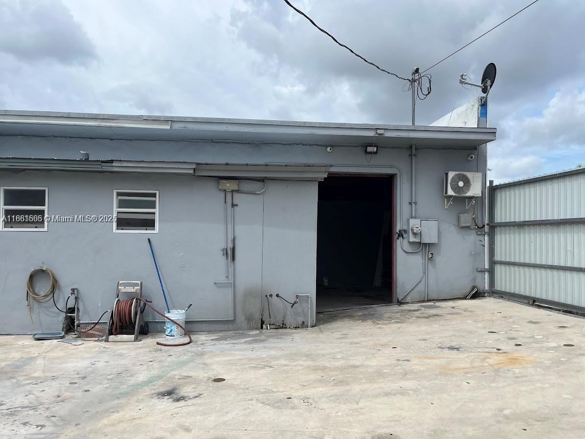 DR BURKHARTS WINTER GDN R - Land