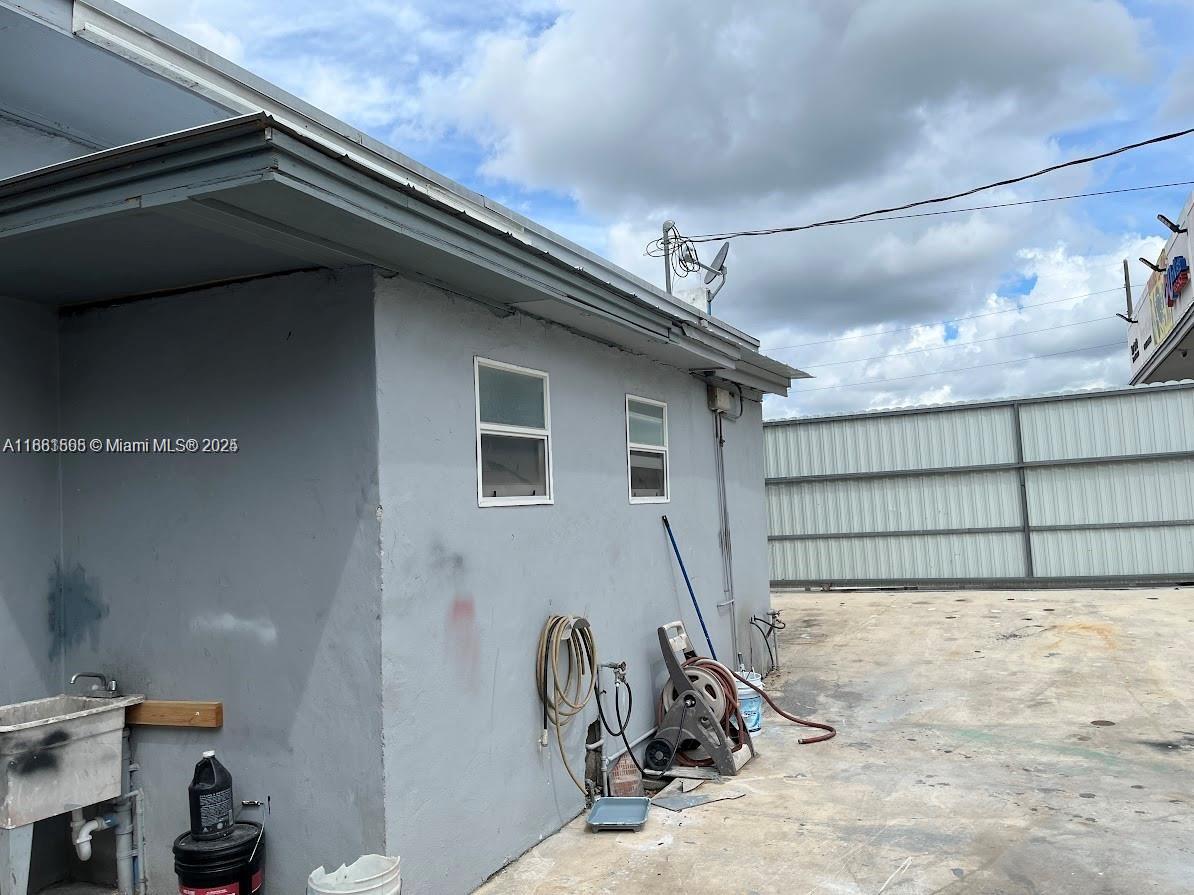 DR BURKHARTS WINTER GDN R - Land