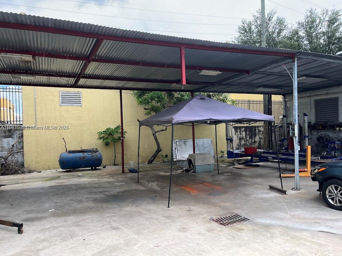 DR BURKHARTS WINTER GDN R - Land