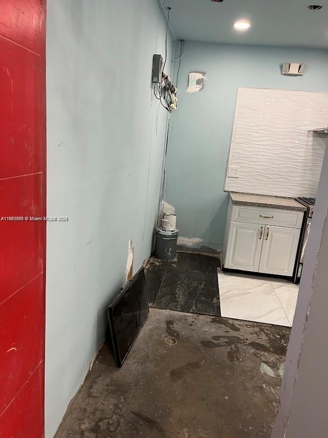 DR BURKHARTS WINTER GDN R - Land