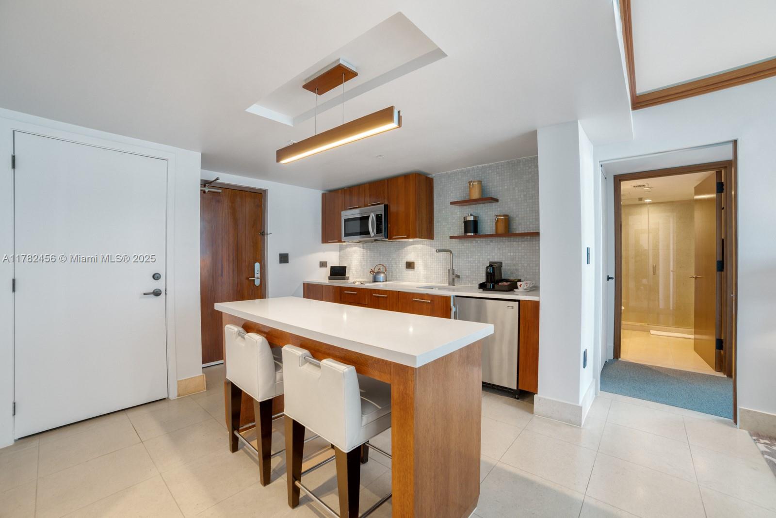 6801 Collins Ave 709
