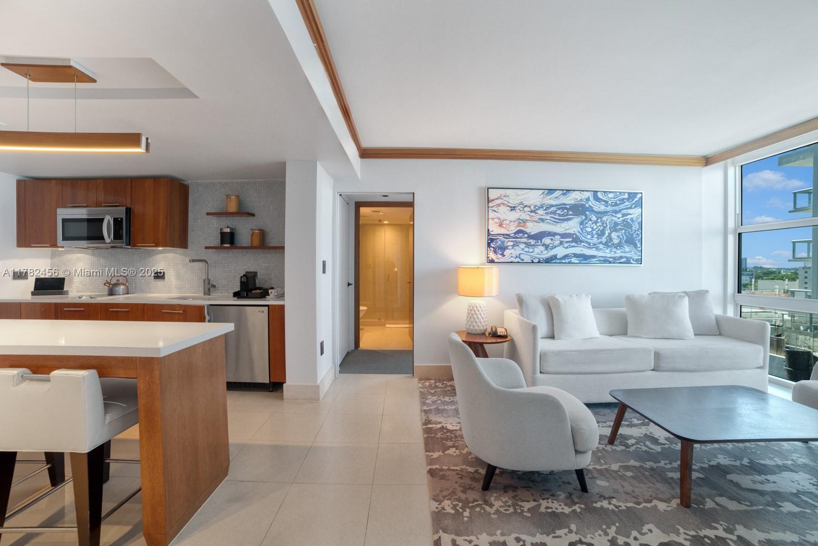 6801 Collins Ave 709