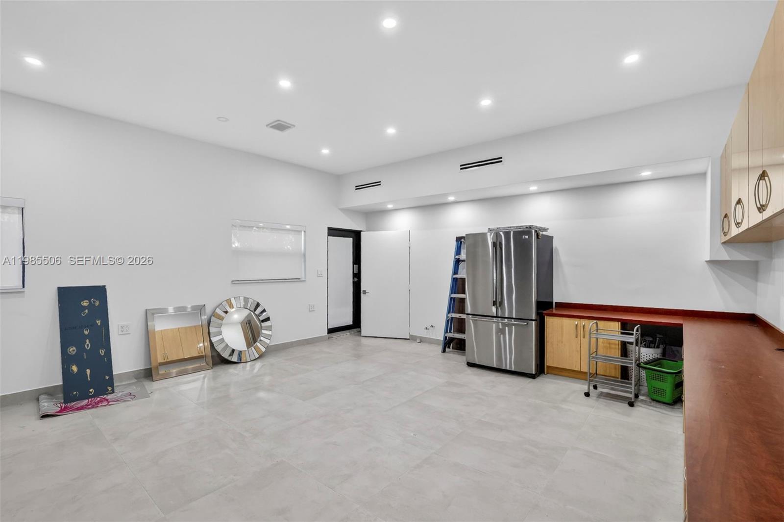 RIVERLAND MANORS - Residential Lease