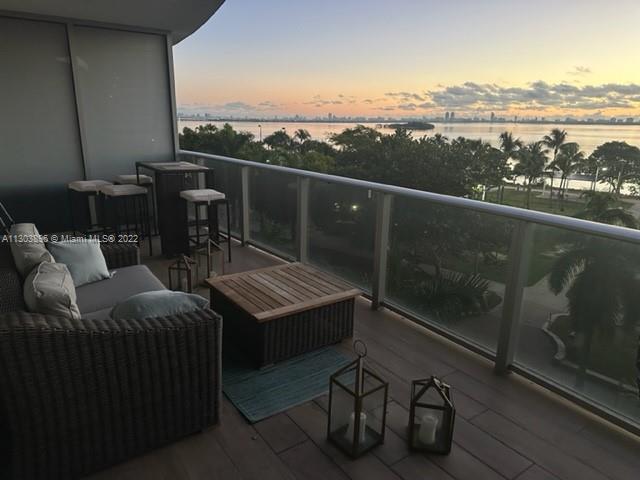 Welcome to Aria on the Bay, in the heart of Edgewater. This beautiful unit is on the 4th floor, directly facing East and with oversized balcony facing the Bay. Rarely available with that view !
The building has unbelievable amenities: Grand lobby with 24hr security, 2 pools, 1 party room, a resident lounge with pool table and bar, sun deck, state of the art gym and yoga studio, spa, outdoor BBQ area, game room and much more.
Available January 15th.
Conveniently located next to 195, 95, design district, downtown, Brickell.