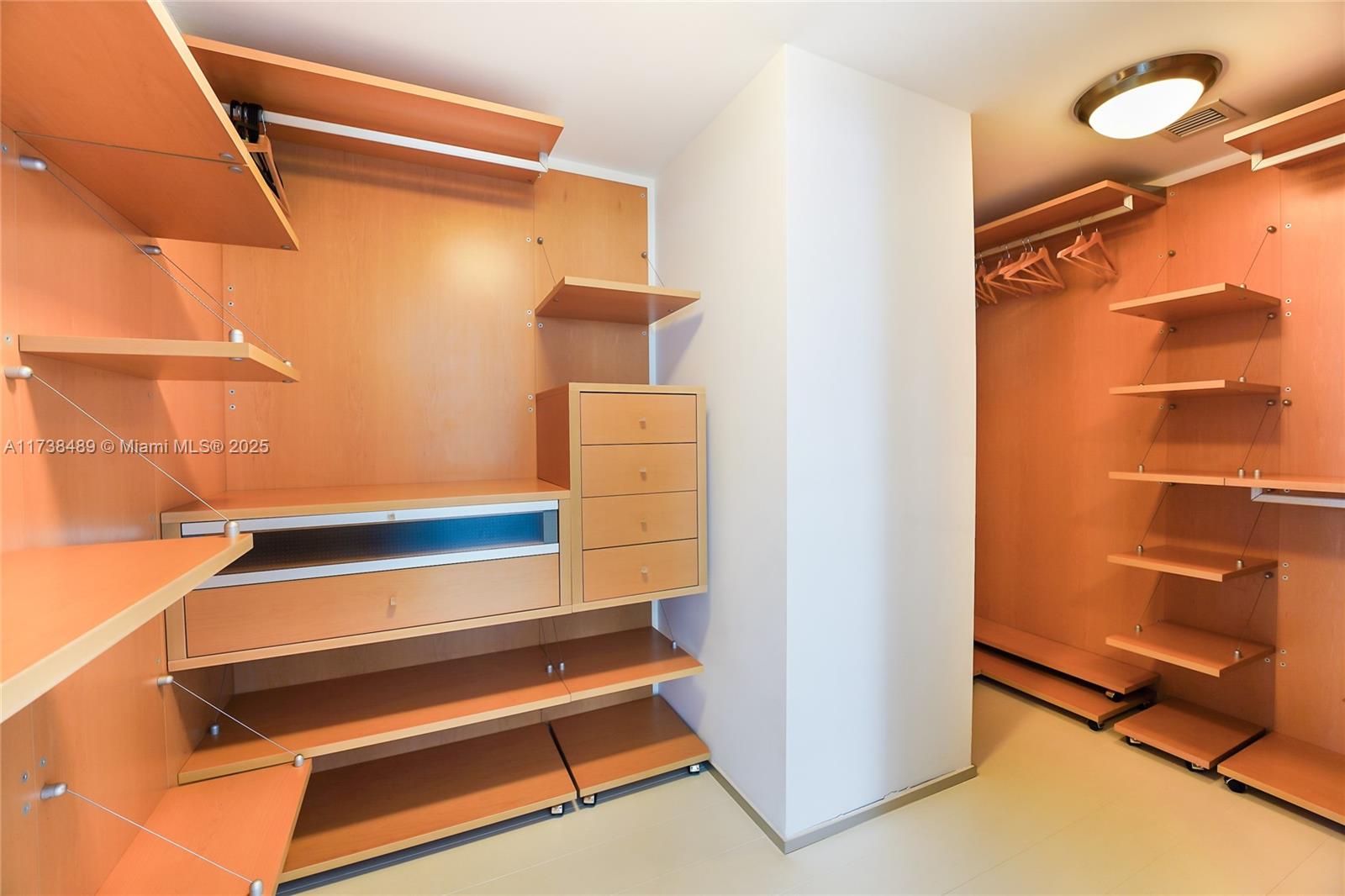 ICON CONDO - Residential