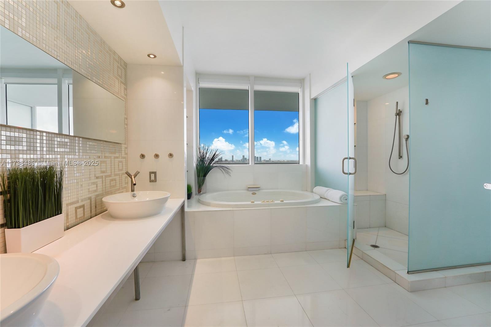 ICON CONDO - Residential