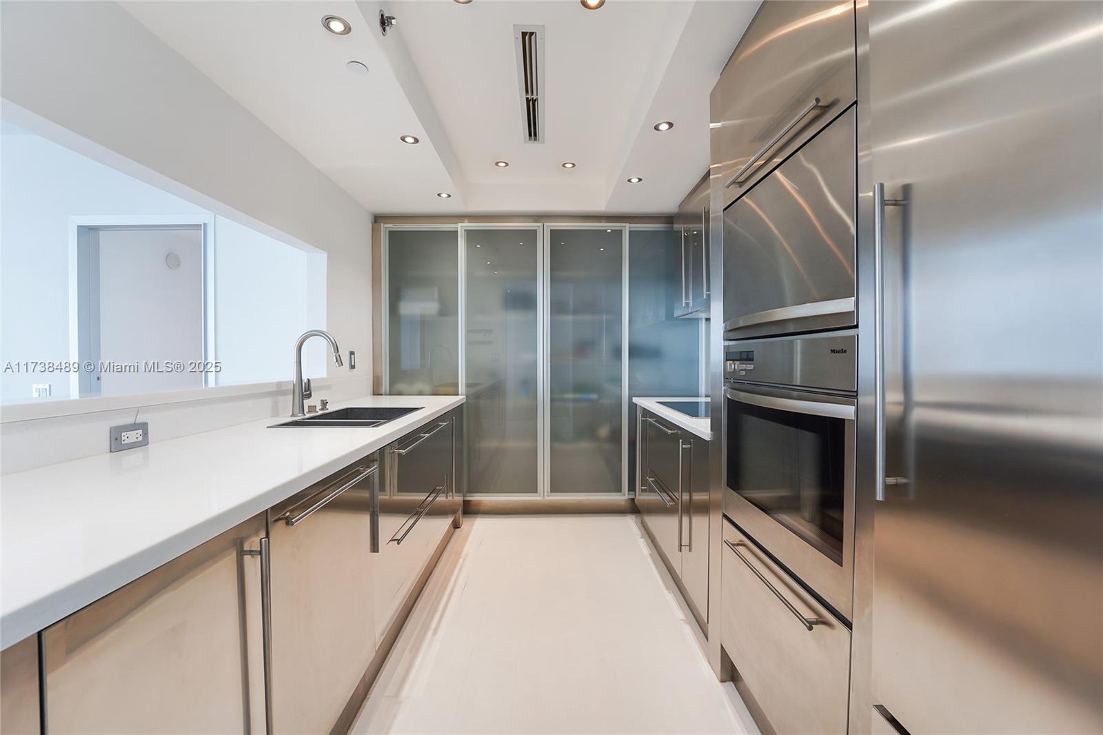 ICON CONDO - Residential