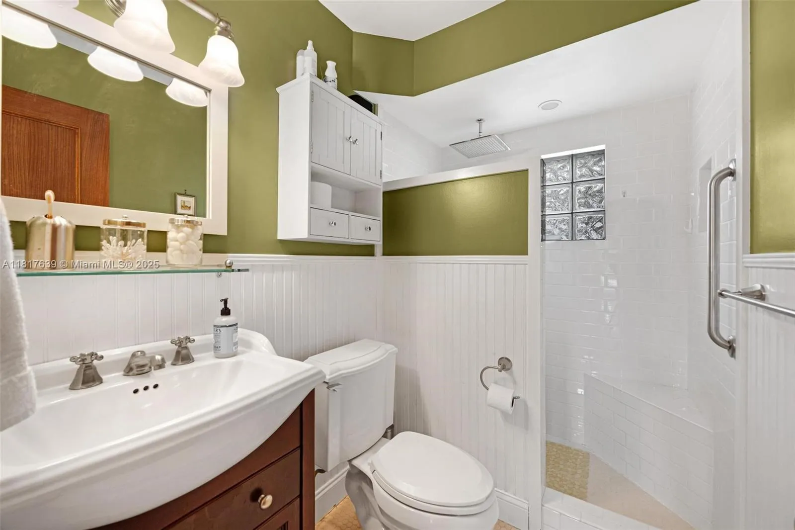 Miami, Florida 33165, United States, 4 Bedrooms Bedrooms, ,3 BathroomsBathrooms,Residential,Active,148197