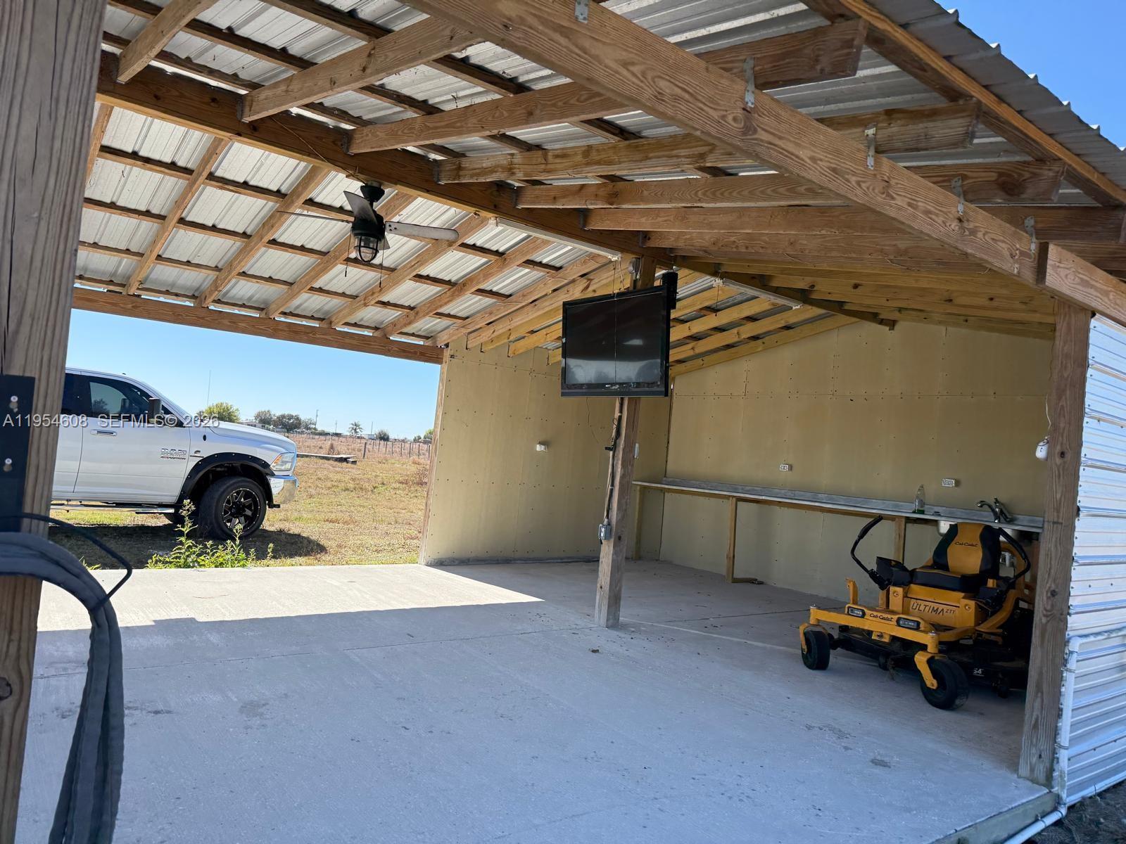 W 612.33 FT OF N 355.75 FT - Land