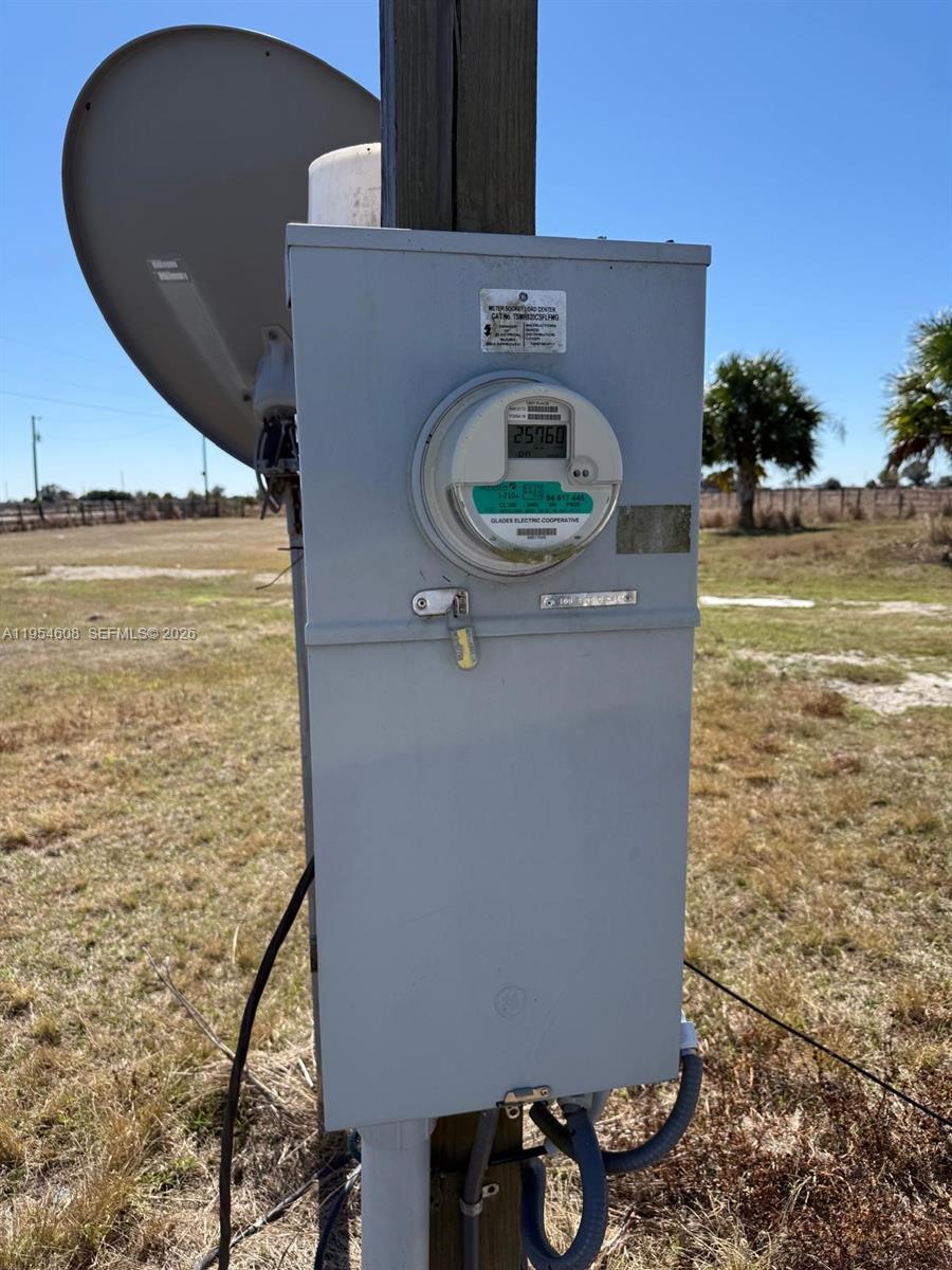 W 612.33 FT OF N 355.75 FT - Land