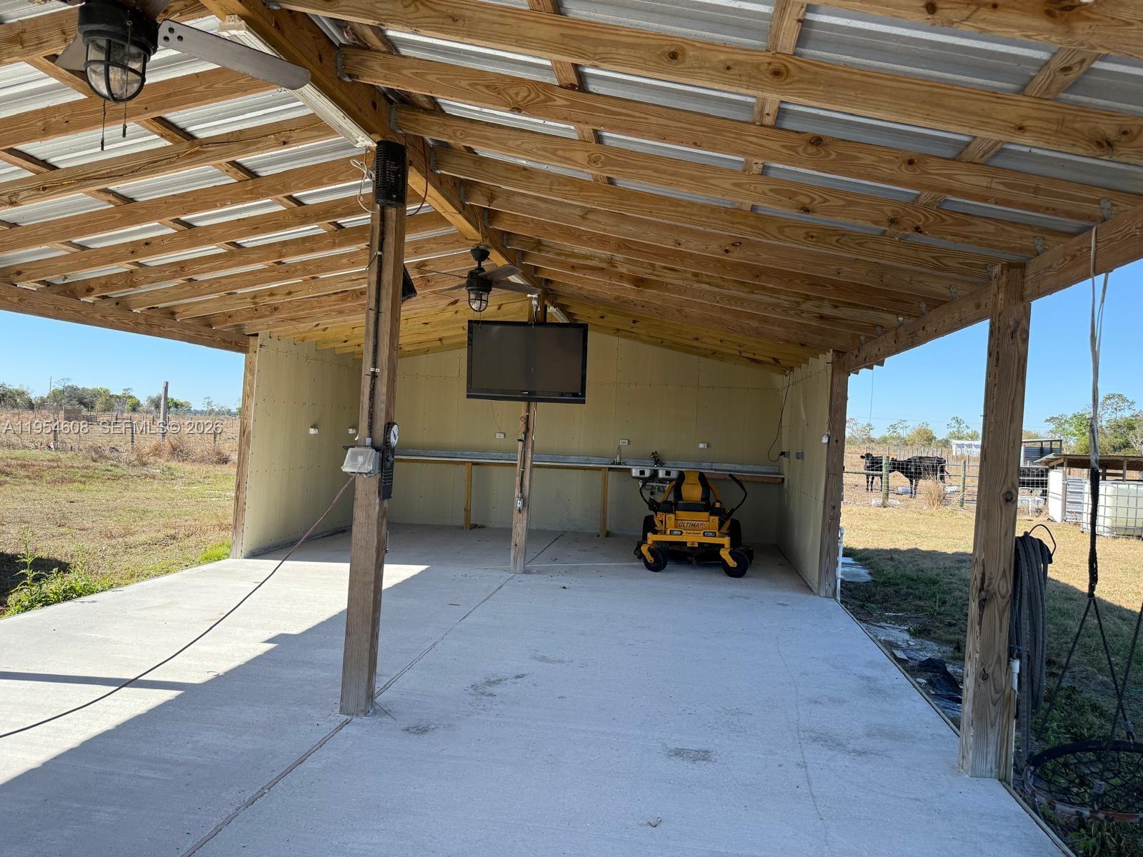 W 612.33 FT OF N 355.75 FT - Land