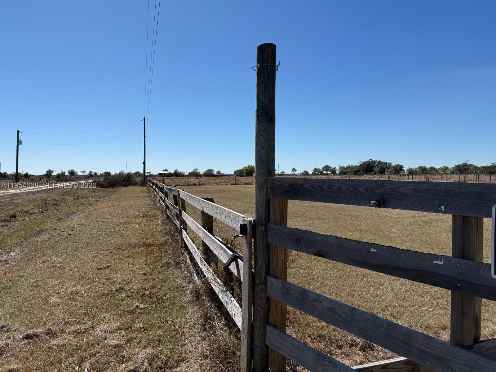 W 612.33 FT OF N 355.75 FT - Land