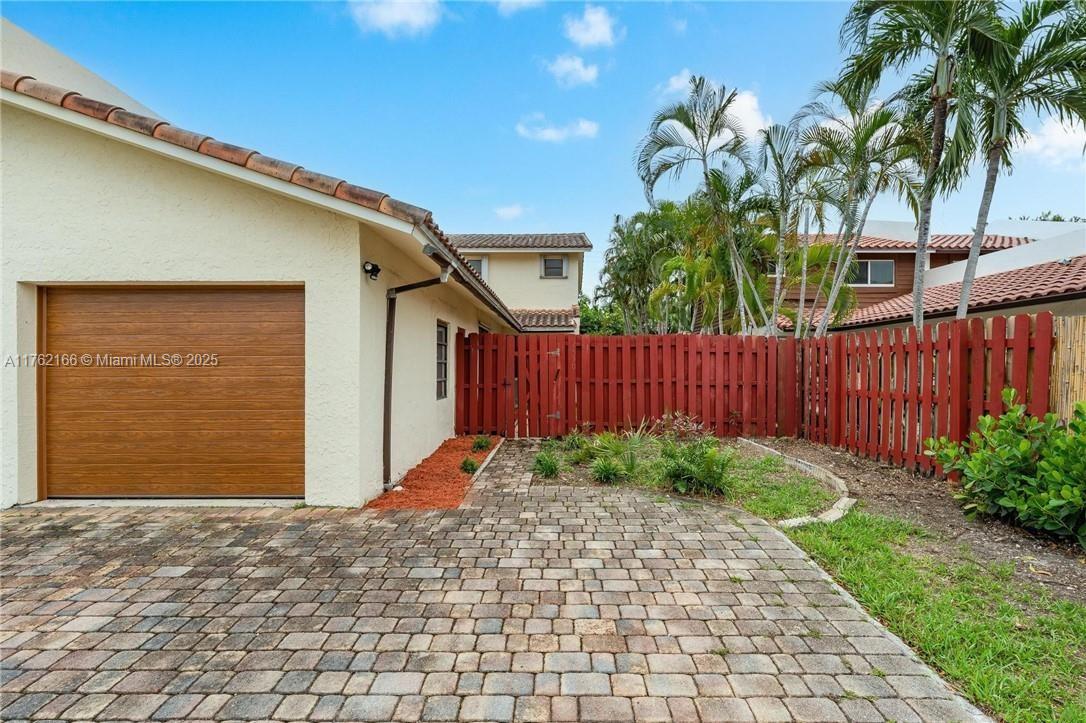 Rental Property at 2530 Ne 9th St 1, Fort Lauderdale, Broward County, Florida - Bedrooms: 2 
Bathrooms: 2  - $3,900 MO.