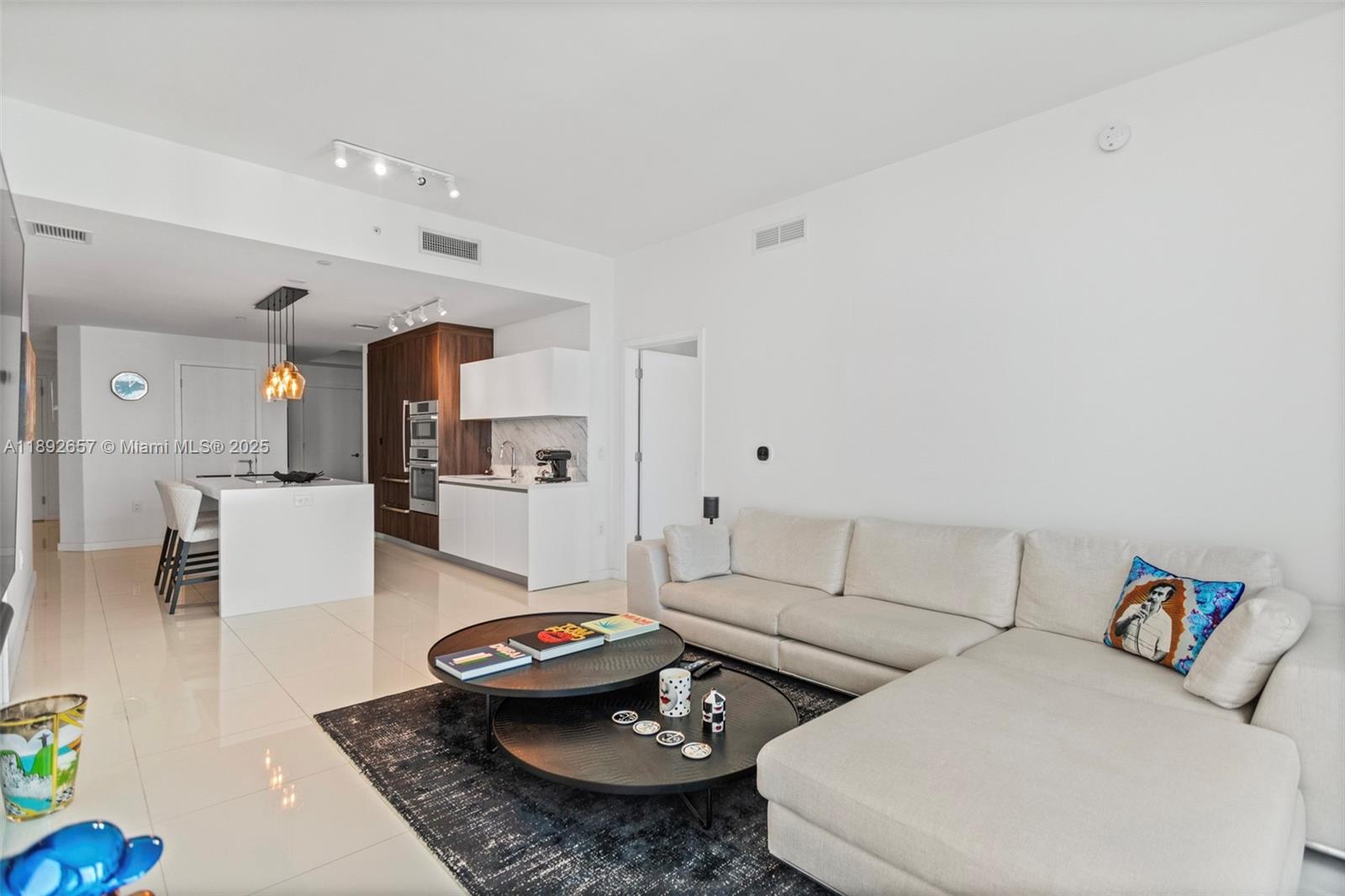 PARAMOUNT MIAMI WORLDCENT - Residential