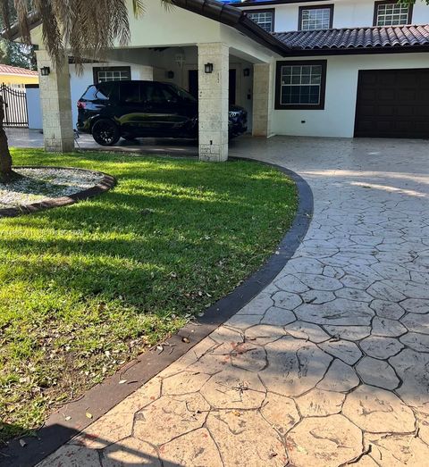 6284 SW 26th St Miami FL 33155