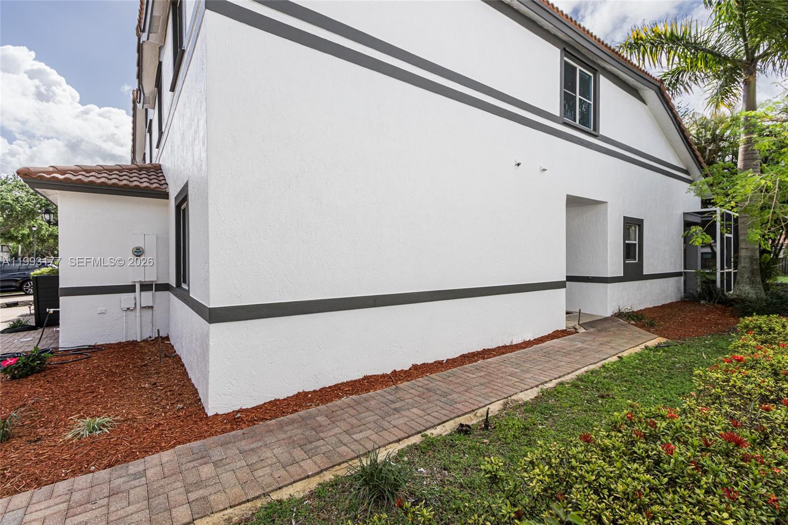 SUNSET PLAZA - Residential