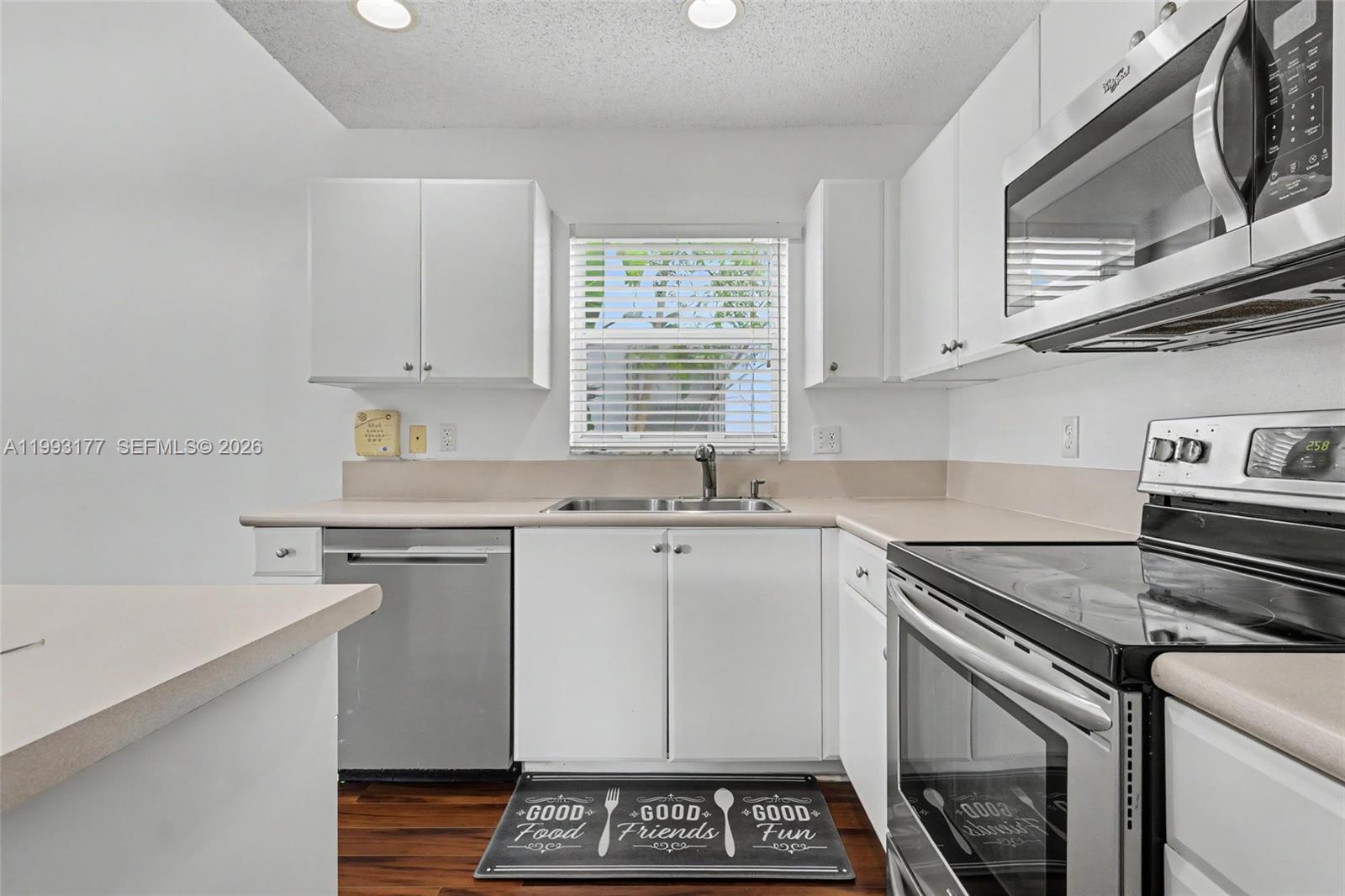 SUNSET PLAZA - Residential