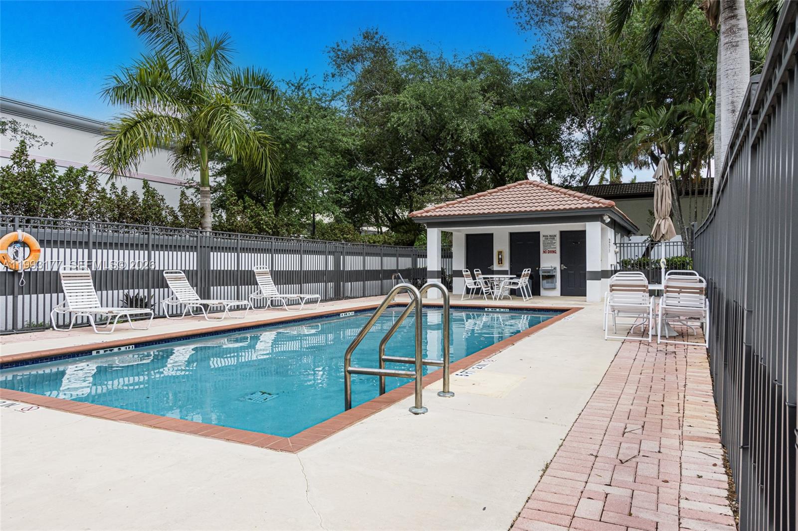 SUNSET PLAZA - Residential