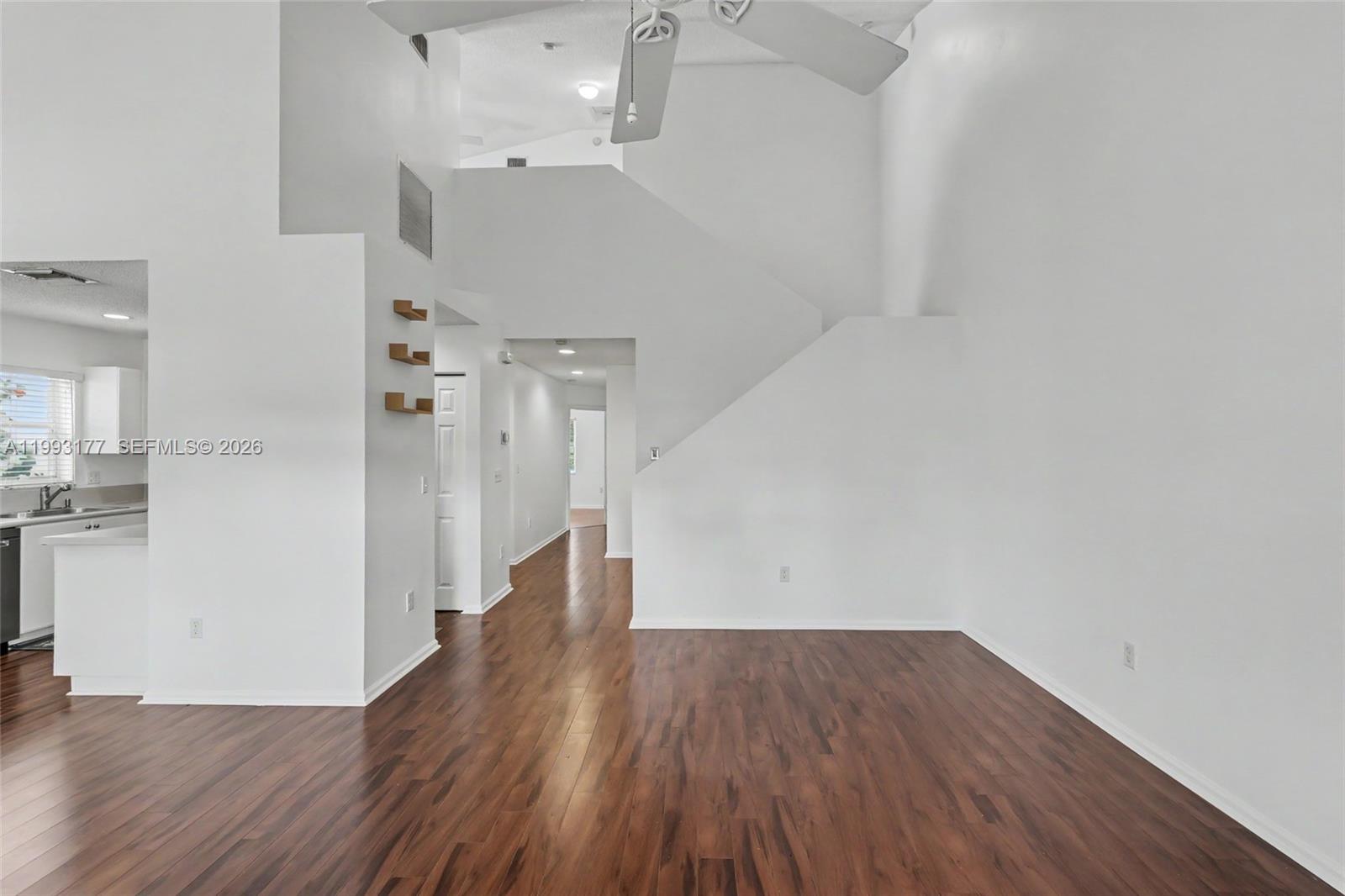 SUNSET PLAZA - Residential