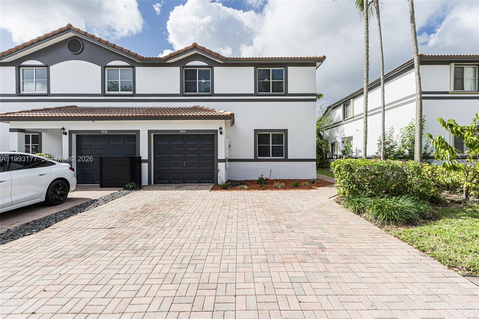 SUNSET PLAZA - Residential