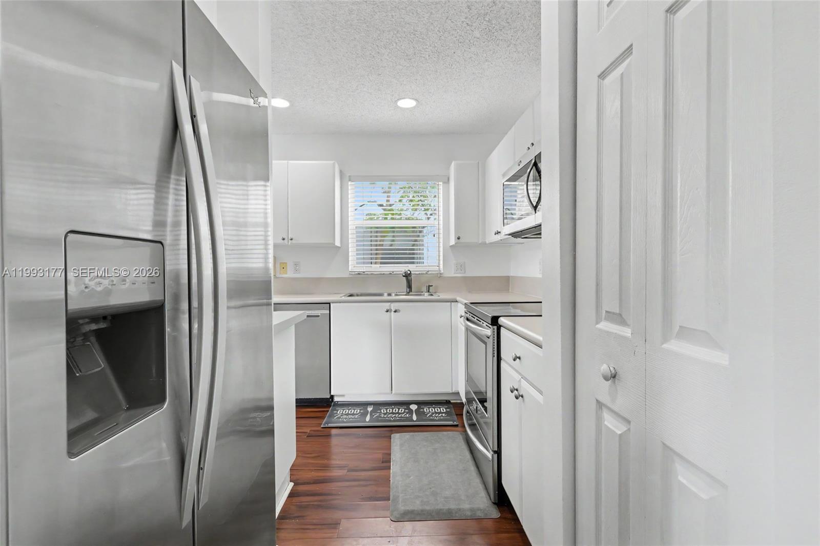 SUNSET PLAZA - Residential