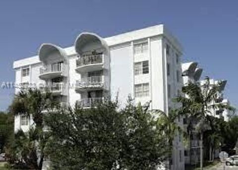 Condominium in Miami FL 482 165 st rd Rd.jpg