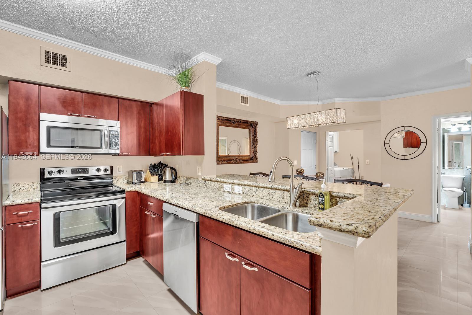 PORTO BELLAGIO CONDO - Residential