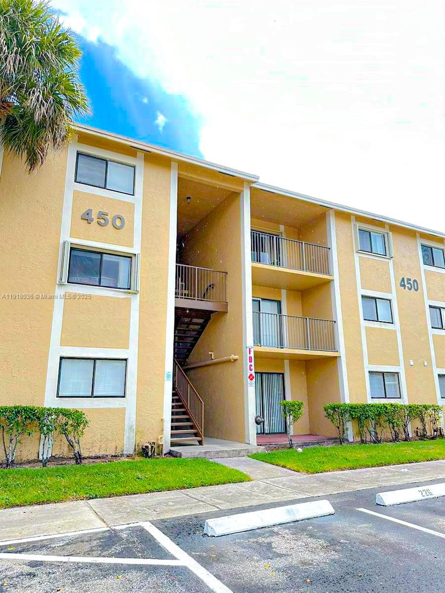 PALMS OF PEMBROKE CONDO - Residential Lease