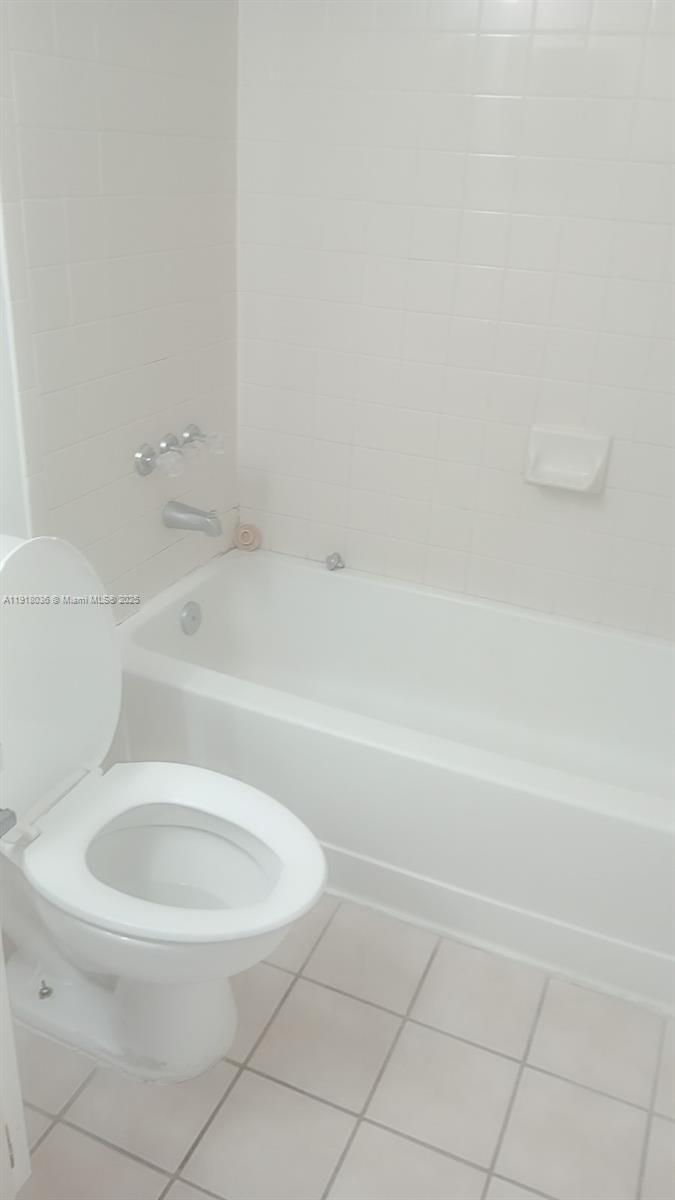 PALMS OF PEMBROKE CONDO - Residential Lease