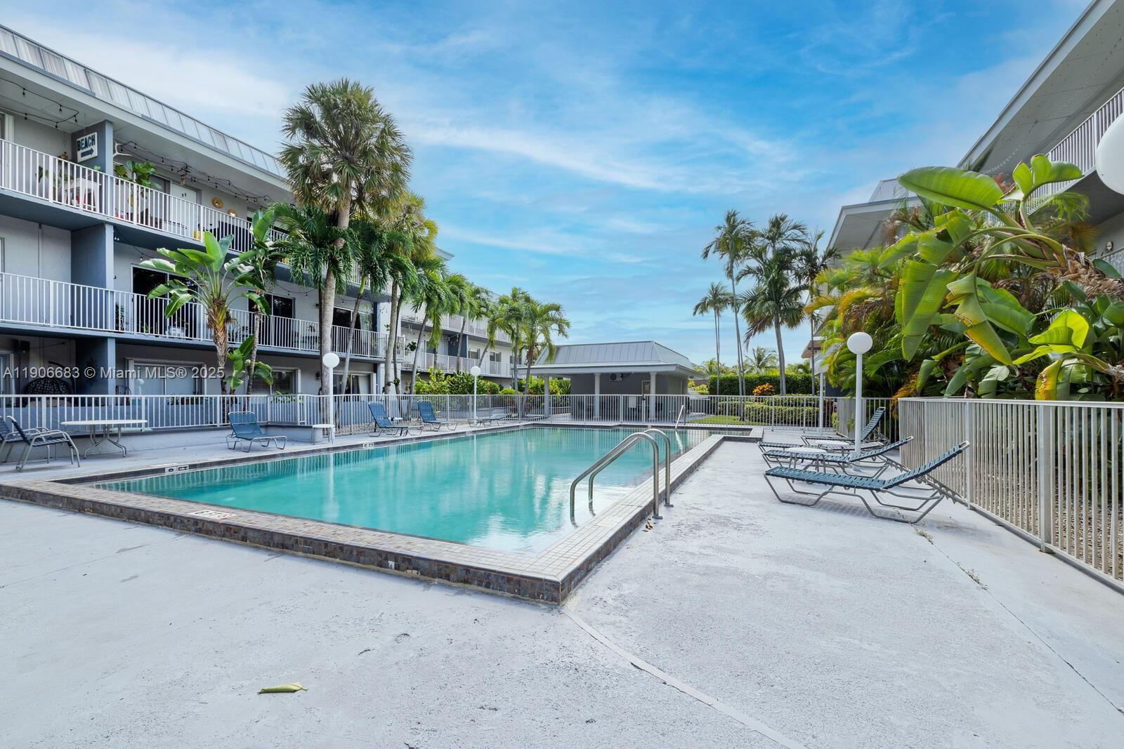 SILVER PALMS AT DADELAND - Residential