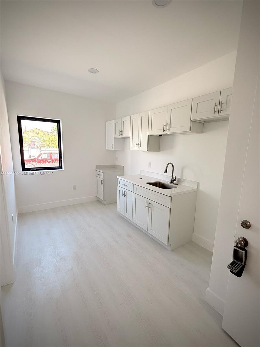 GLENROYAL SUB - Residential Lease