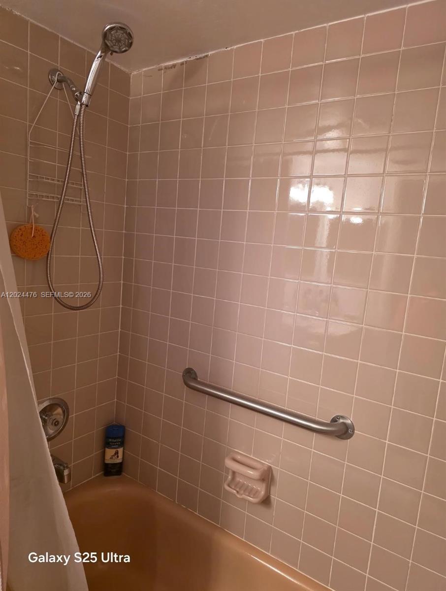 24 OF PALM SPRINGS 3 COND - Residential Lease
