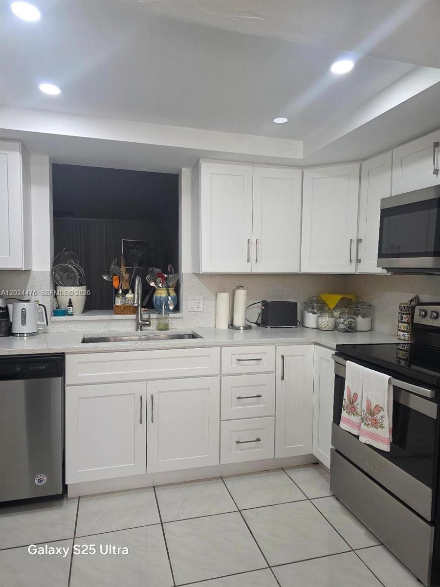 24 OF PALM SPRINGS 3 COND - Residential Lease