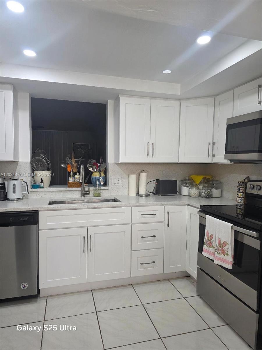 24 OF PALM SPRINGS 3 COND - Residential Lease
