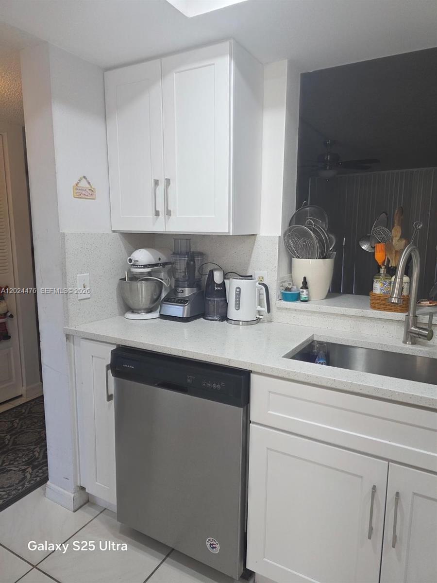 24 OF PALM SPRINGS 3 COND - Residential Lease