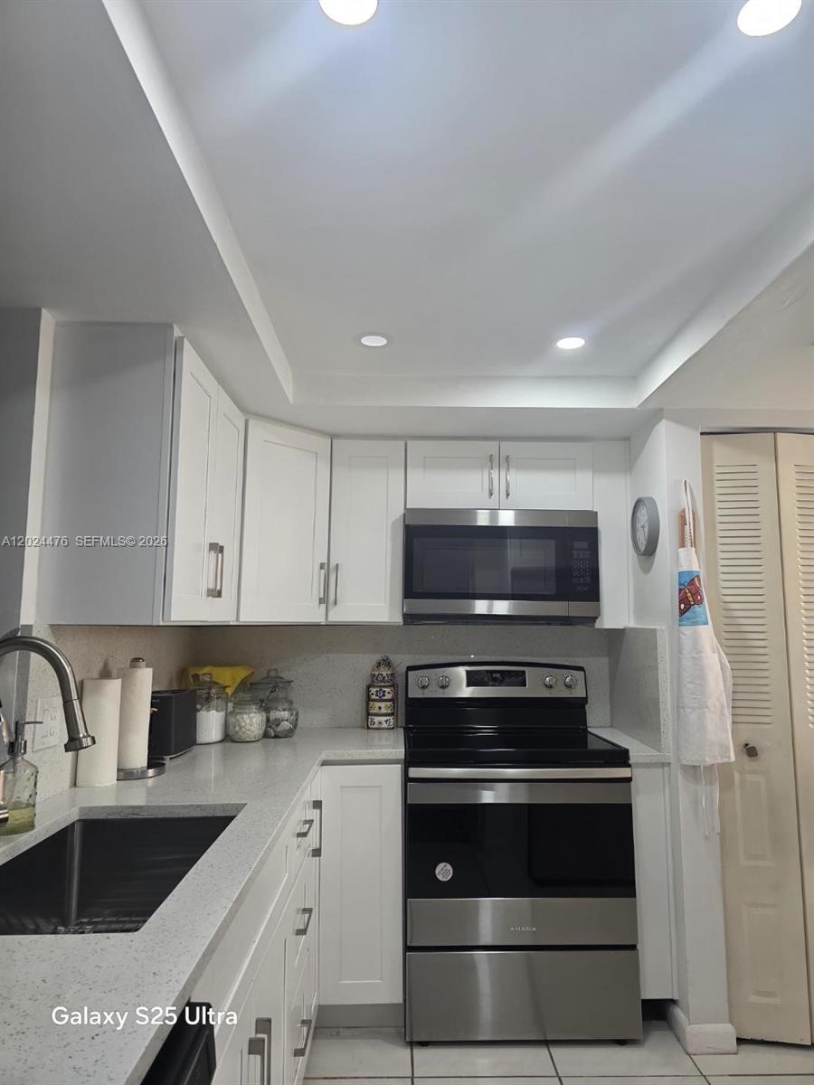 24 OF PALM SPRINGS 3 COND - Residential Lease