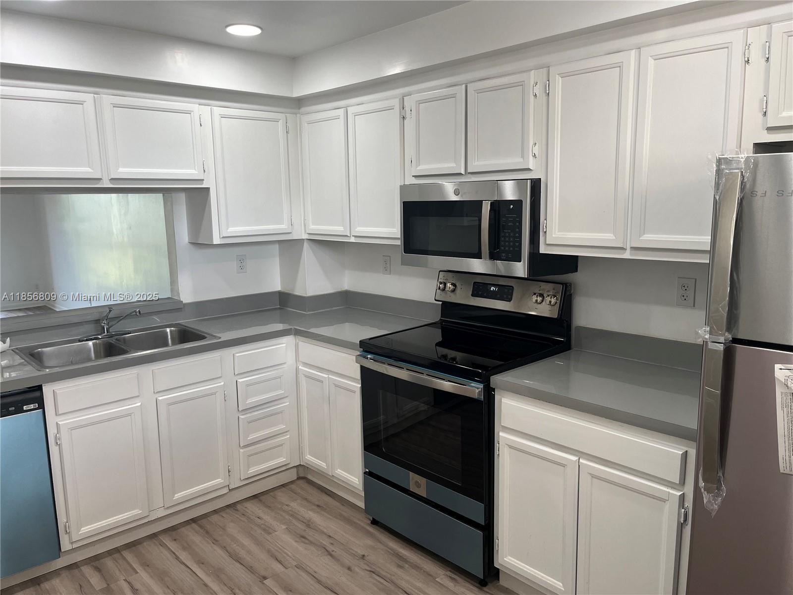 SHERWOOD SQUARE CONDOMINI - Residential