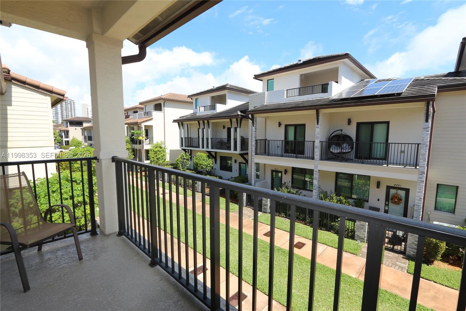 DOWNTOWN DORAL SOUTH PHAS - Residential