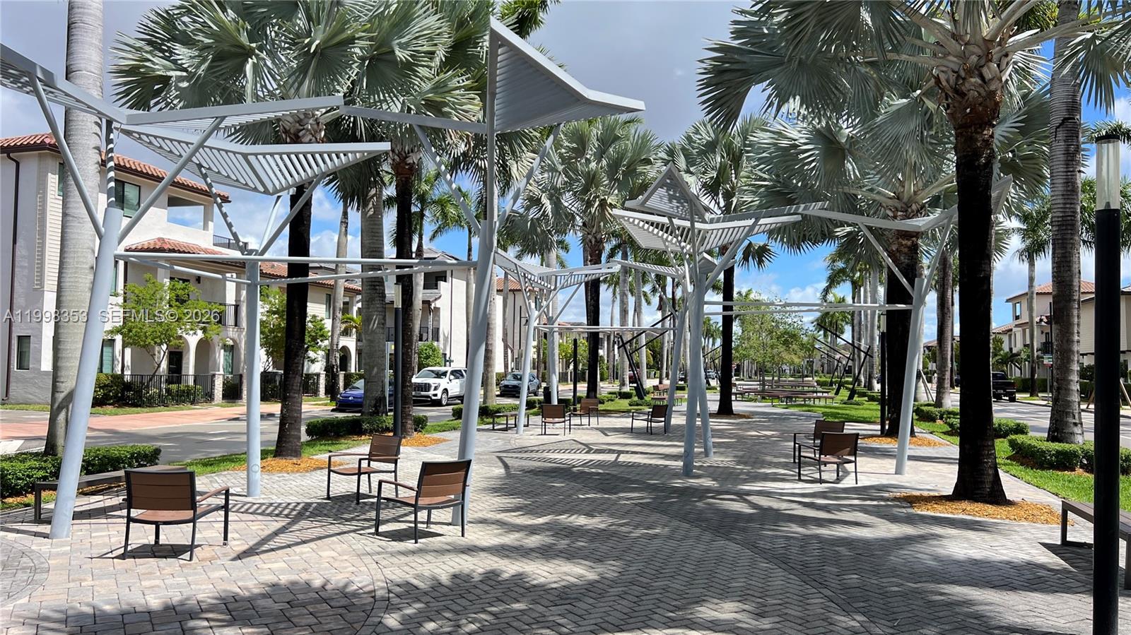 DOWNTOWN DORAL SOUTH PHAS - Residential