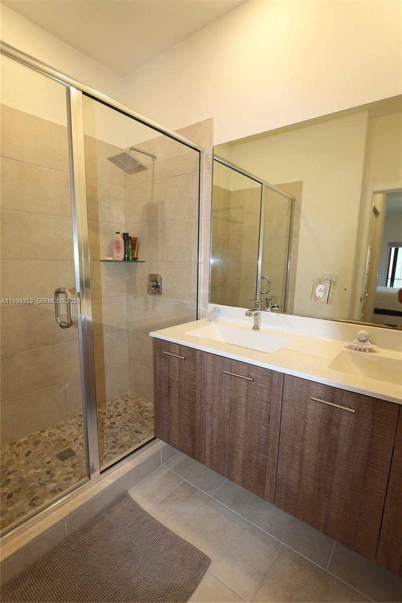 DOWNTOWN DORAL SOUTH PHAS - Residential