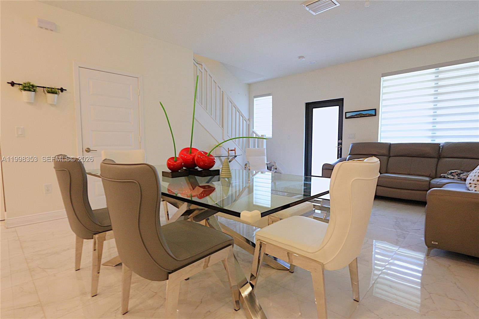 DOWNTOWN DORAL SOUTH PHAS - Residential